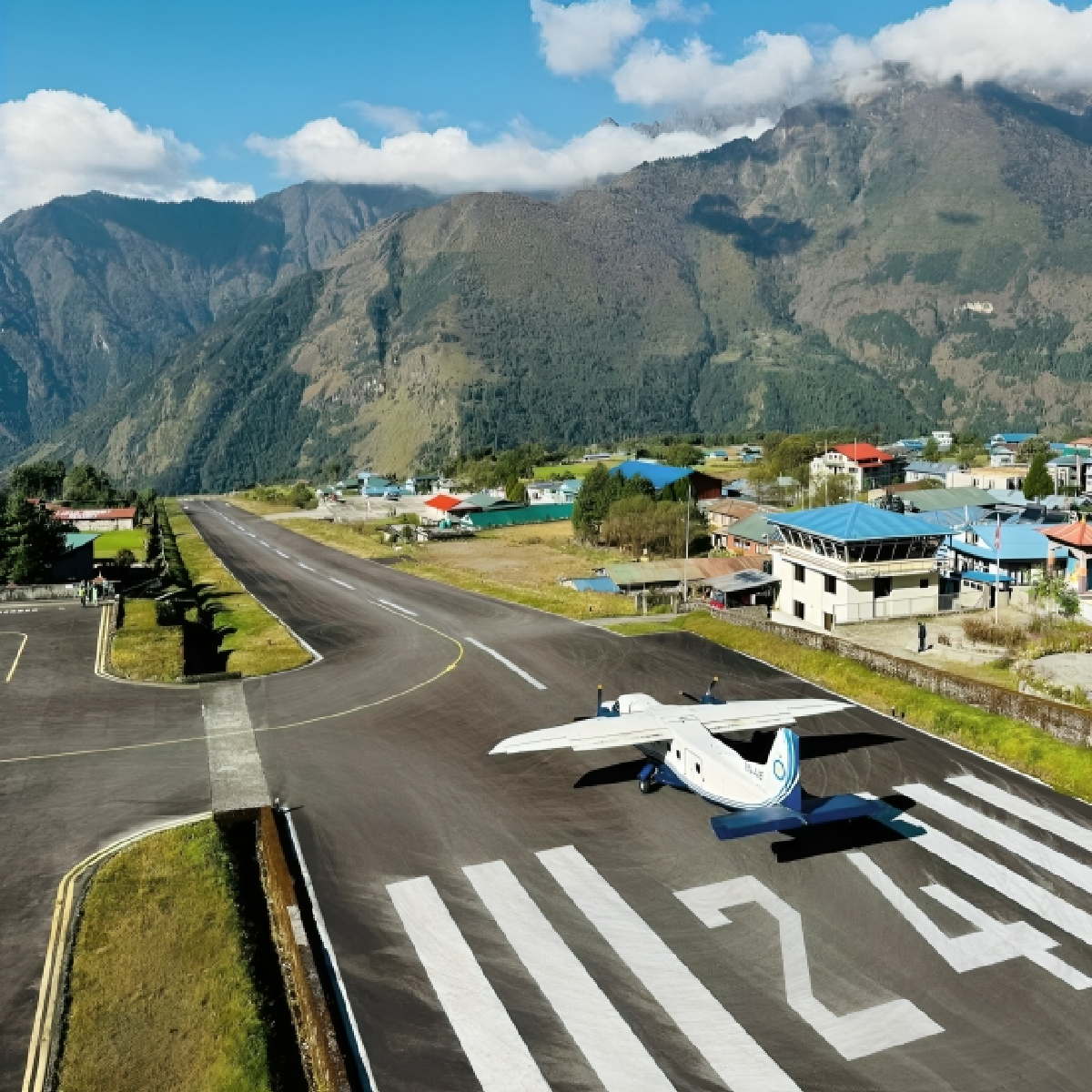 lukla airport runway everest
